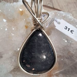Pendentif Wire Wrapping Nuumite